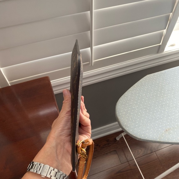 SOLD Louis Vuitton Neverfull MM with Pouch - Picture 12 of 14